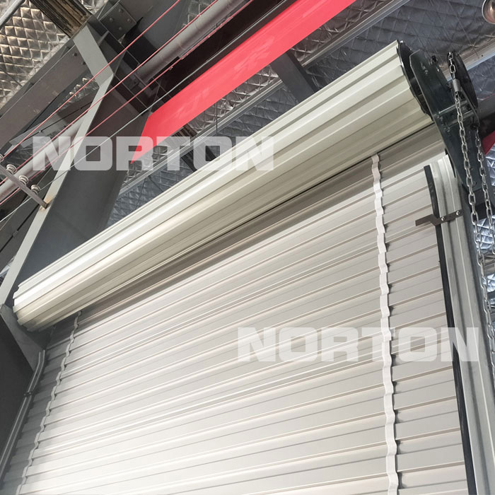 रोल अप डोरहरूको लागि स्थापना गाइड: के तपाईंले यी विवरणहरूमा ध्यान दिनुभएको छ?